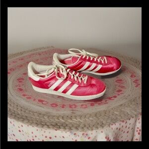 Rare! Adidas Womens Gazelle 2 (super pink / runninwhite)G60437